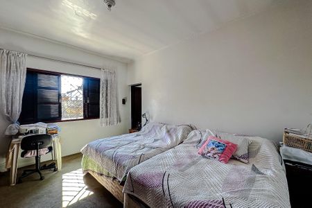 Casa à venda com 209m², 5 quartos e 2 vagas Casa à venda com 209m², 5 quartos e 2 vagasSuíte