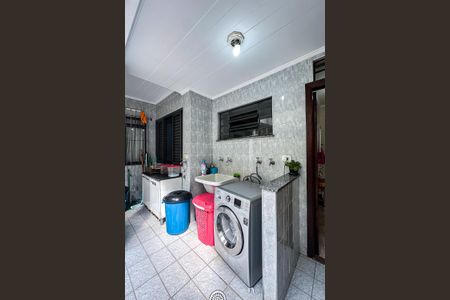 Casa à venda com 209m², 5 quartos e 2 vagas Casa à venda com 209m², 5 quartos e 2 vagasÁrea de Serviço