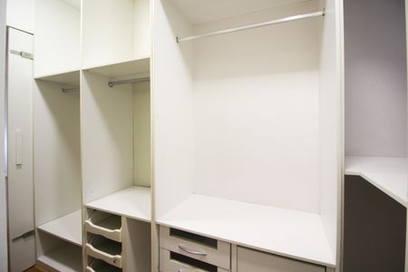 Apartamento à venda com 120m², 2 quartos e 1 vaga Apartamento à venda com 120m², 2 quartos e 1 vagaCloset da Suíte