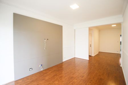 Apartamento à venda com 120m², 2 quartos e 1 vaga Apartamento à venda com 120m², 2 quartos e 1 vagaSala