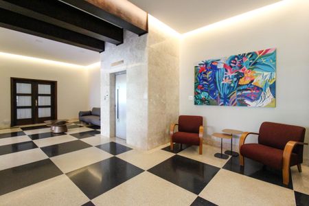 Apartamento à venda com 120m², 2 quartos e 1 vaga Apartamento à venda com 120m², 2 quartos e 1 vagaHall