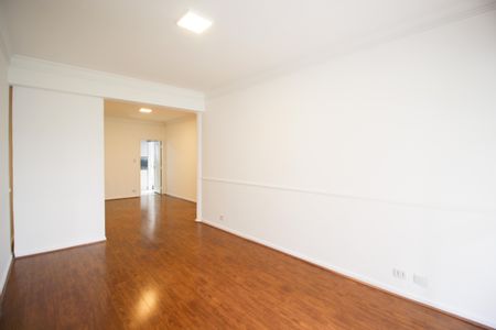 Apartamento à venda com 120m², 2 quartos e 1 vaga Apartamento à venda com 120m², 2 quartos e 1 vagaSala