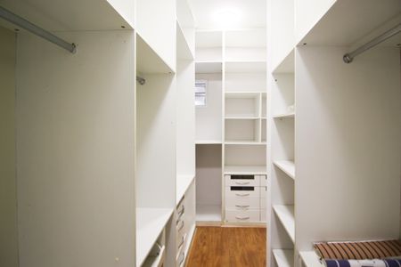 Apartamento à venda com 120m², 2 quartos e 1 vaga Apartamento à venda com 120m², 2 quartos e 1 vagaCloset da Suíte