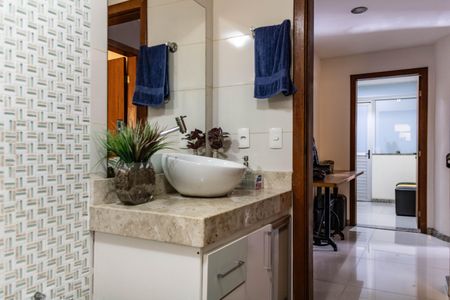 Casa à venda com 320m², 7 quartos e 4 vagas Casa à venda com 320m², 7 quartos e 4 vagasBanheiro Social 2