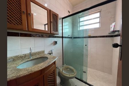 Casa à venda com 349m², 5 quartos e 4 vagasBanheiro 2