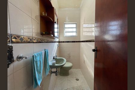 Casa à venda com 349m², 5 quartos e 4 vagasBanheiro 1