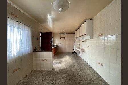 Casa à venda com 349m², 5 quartos e 4 vagasCozinha
