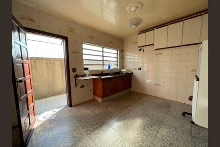 Casa à venda com 349m², 5 quartos e 4 vagasCozinha
