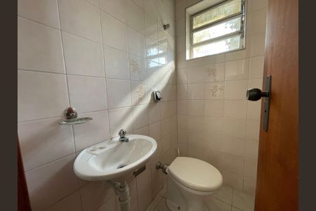 Casa à venda com 349m², 5 quartos e 4 vagasBanheiro do quarto 5
