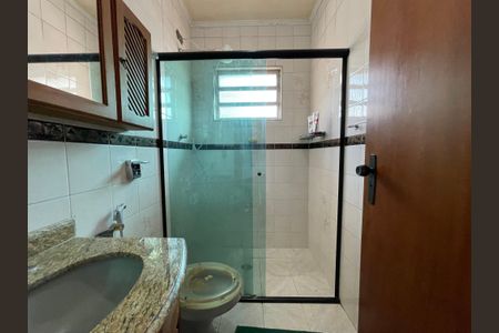 Casa à venda com 349m², 5 quartos e 4 vagasBanheiro 2