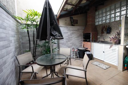 Casa de condomínio à venda com 83m², 2 quartos e 2 vagas Casa de condomínio à venda com 83m², 2 quartos e 2 vagasChurrasqueira