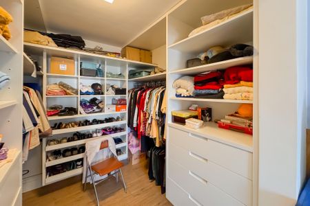 Apartamento à venda com 111m², 2 quartos e 1 vaga Apartamento à venda com 111m², 2 quartos e 1 vagaCloset da suíte