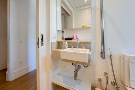 Apartamento à venda com 111m², 2 quartos e 1 vaga Apartamento à venda com 111m², 2 quartos e 1 vagaBanheiro da Suíte