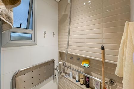 Apartamento à venda com 111m², 2 quartos e 1 vaga Apartamento à venda com 111m², 2 quartos e 1 vagaBanheiro Social