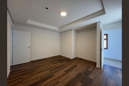 Casa à venda com 300m², 3 quartos e 7 vagasSuite