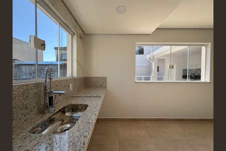 Casa à venda com 300m², 3 quartos e 7 vagasCozinha cobertura