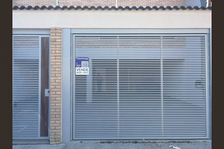 Casa à venda com 300m², 3 quartos e 7 vagasFachada + plaquinha