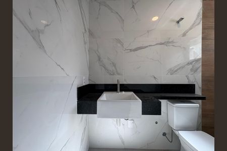 Casa à venda com 300m², 3 quartos e 7 vagasBanheiro da Suíte