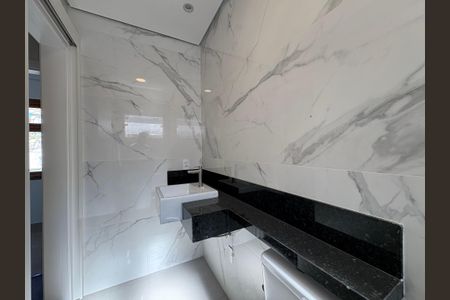 Casa à venda com 300m², 3 quartos e 7 vagasBanheiro da Suíte