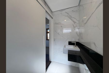 Casa à venda com 300m², 3 quartos e 7 vagasBanheiro da Suíte