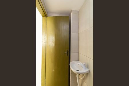 Banheiro Social de kitnet/studio para alugar com 1 quarto, 16m² em Parque Savoi City, São Paulo