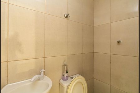 Banheiro Social de kitnet/studio para alugar com 1 quarto, 16m² em Parque Savoi City, São Paulo