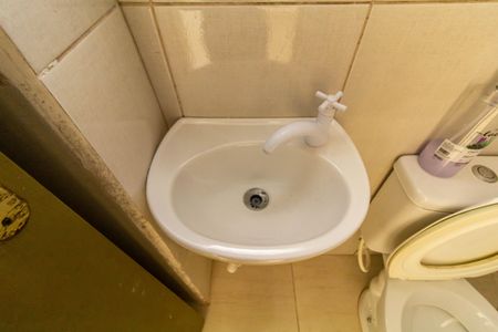 Banheiro Social de kitnet/studio para alugar com 1 quarto, 16m² em Parque Savoi City, São Paulo