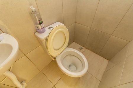 Banheiro Social de kitnet/studio para alugar com 1 quarto, 16m² em Parque Savoi City, São Paulo