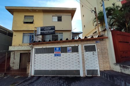 Casa à venda com 209m², 3 quartos e 3 vagas Casa à venda com 209m², 3 quartos e 3 vagasFachada