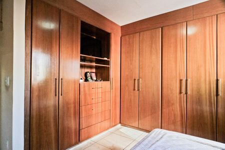 Casa à venda com 209m², 3 quartos e 3 vagas Casa à venda com 209m², 3 quartos e 3 vagasSuíte