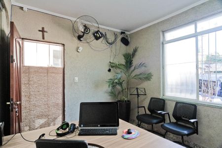 Casa à venda com 209m², 3 quartos e 3 vagas Casa à venda com 209m², 3 quartos e 3 vagasEscritório