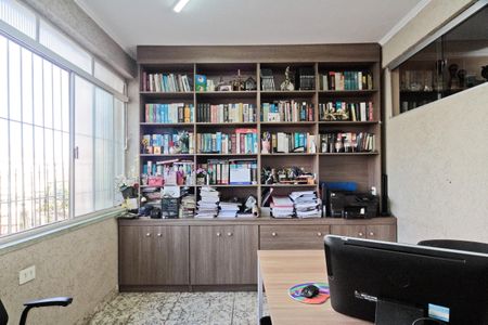 Casa à venda com 209m², 3 quartos e 3 vagas Casa à venda com 209m², 3 quartos e 3 vagasEscritório