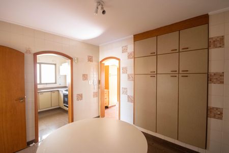 Apartamento para alugar com 195m², 4 quartos e 3 vagasCopa