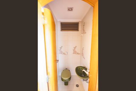 Apartamento para alugar com 195m², 4 quartos e 3 vagasBanheiro de Serviço