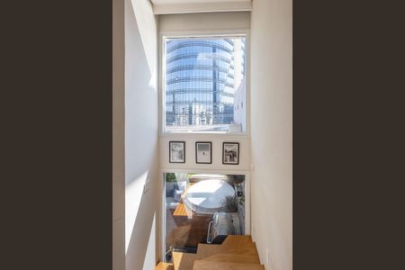 Apartamento à venda com 103m², 2 quartos e 2 vagasEscada