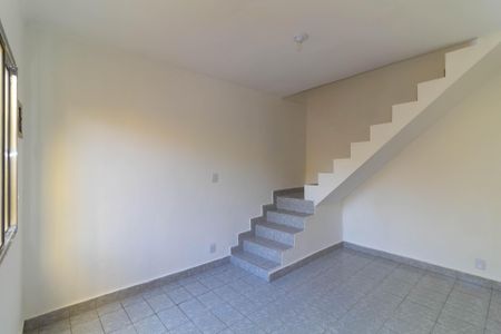 Sala de casa para alugar com 2 quartos, 50m² em Cidade Continental, São Paulo