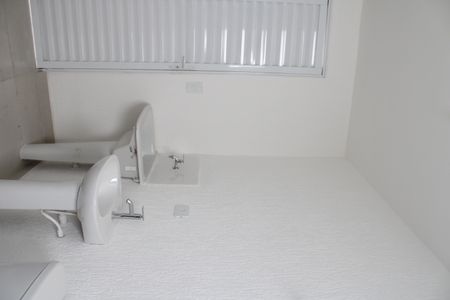 Banheiro de kitnet/studio para alugar com 1 quarto, 25m² em Vila Regente Feijó, São Paulo