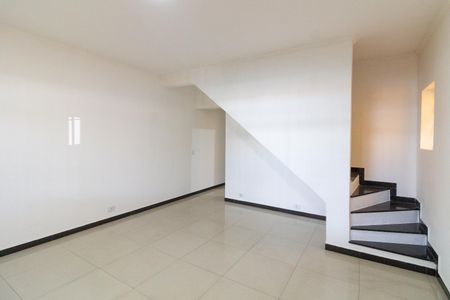 Sala de casa para alugar com 4 quartos, 180m² em Jardim das Vertentes, São Paulo