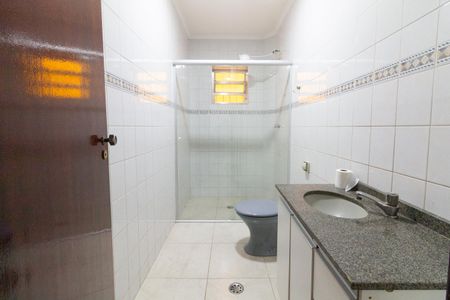 Casa para alugar com 180m², 4 quartos e 2 vagas Casa para alugar com 180m², 4 quartos e 2 vagasBanheiro 1