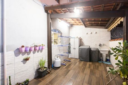 Casa à venda com 298m², 2 quartos e 2 vagas Casa à venda com 298m², 2 quartos e 2 vagasÁrea de Serviço