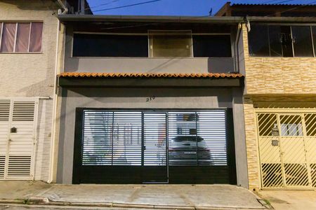 Casa à venda com 298m², 2 quartos e 2 vagas Casa à venda com 298m², 2 quartos e 2 vagasFachada
