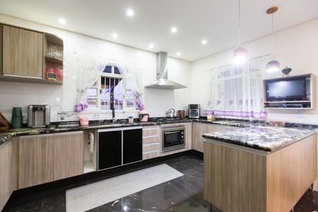 Casa à venda com 298m², 2 quartos e 2 vagas Casa à venda com 298m², 2 quartos e 2 vagasCozinha