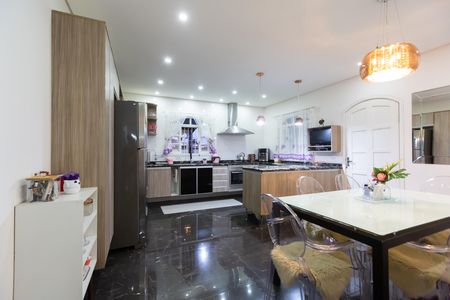 Casa à venda com 298m², 2 quartos e 2 vagas Casa à venda com 298m², 2 quartos e 2 vagasCozinha