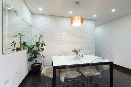 Casa à venda com 298m², 2 quartos e 2 vagas Casa à venda com 298m², 2 quartos e 2 vagasSala de Jantar