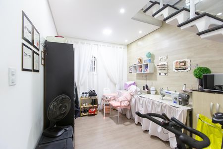 Casa à venda com 298m², 2 quartos e 2 vagas Casa à venda com 298m², 2 quartos e 2 vagasQuarto de Serviço