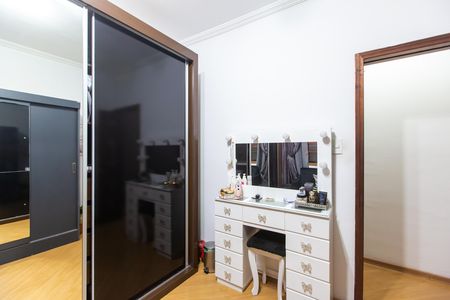 Casa à venda com 298m², 2 quartos e 2 vagas Casa à venda com 298m², 2 quartos e 2 vagasCloset