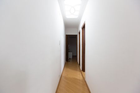 Casa à venda com 298m², 2 quartos e 2 vagas Casa à venda com 298m², 2 quartos e 2 vagasCorredor