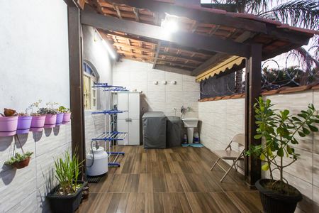 Casa à venda com 298m², 2 quartos e 2 vagas Casa à venda com 298m², 2 quartos e 2 vagasÁrea de Serviço