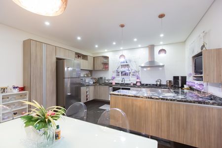 Casa à venda com 298m², 2 quartos e 2 vagas Casa à venda com 298m², 2 quartos e 2 vagasCozinha