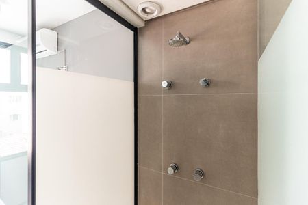 Studio à venda com 27m², 1 quarto e sem vaga Studio à venda com 27m², 1 quarto e sem vagaBanheiro